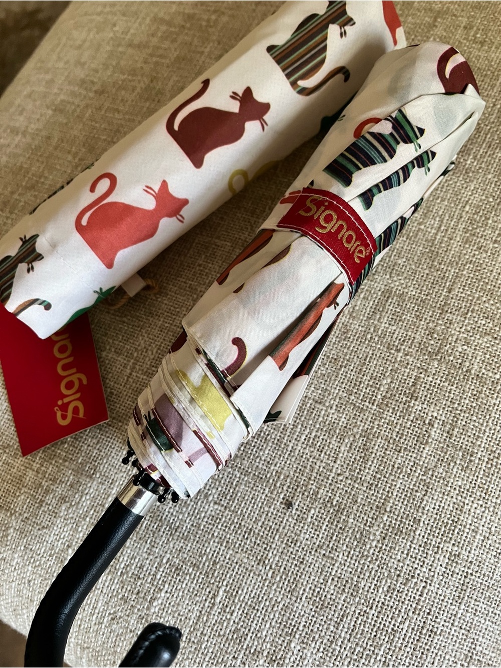 Signore Cat Print Compact Umbrella in White and Multicolor